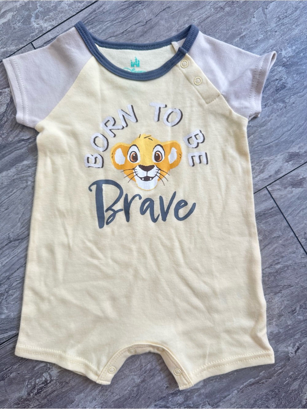 Baby One-Piece‎ Romper "Born to Be Brave" in Yellow and Gray 6-9 months
0196